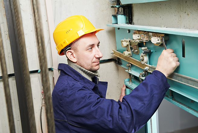 Ascensore in riparazione